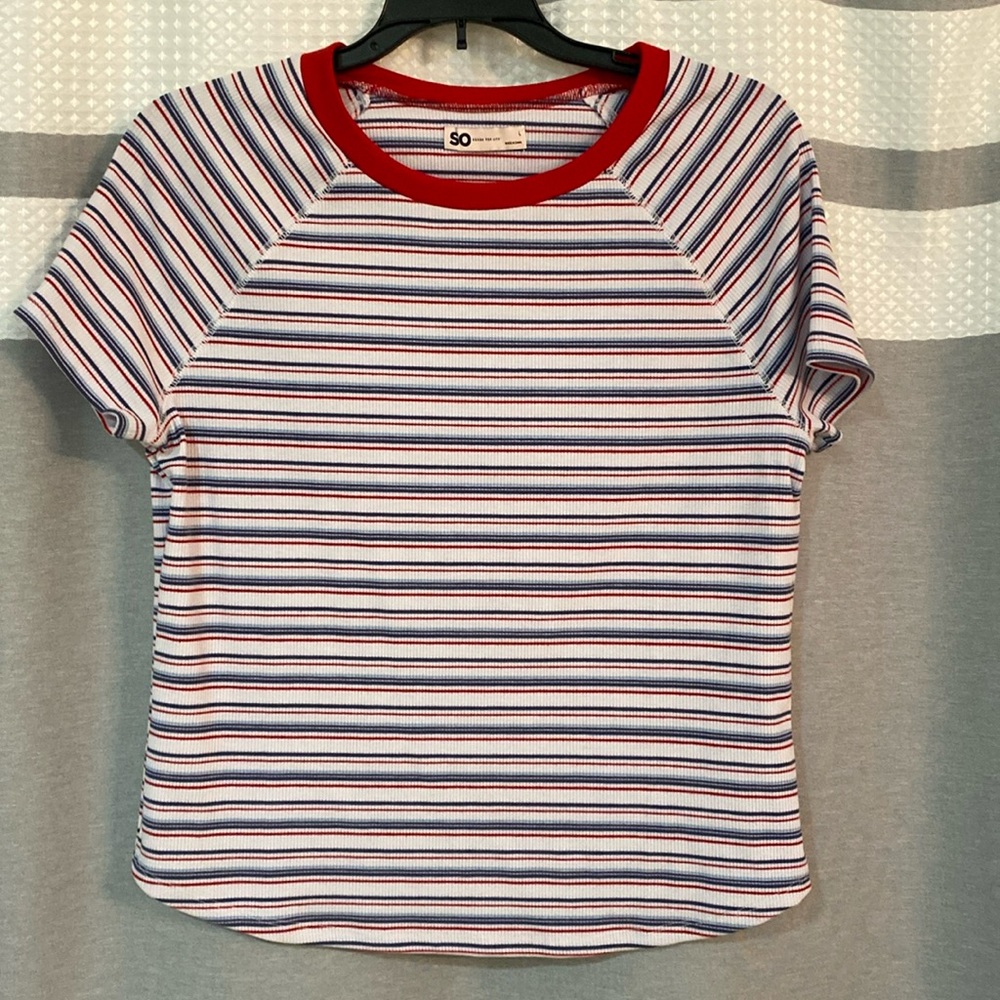 SO Junior’s Top Size Large Never Worn